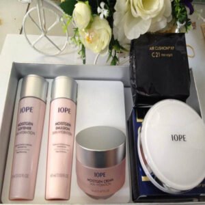 Bộ tiện ích dưỡng da và phấn nước IOPE Pre